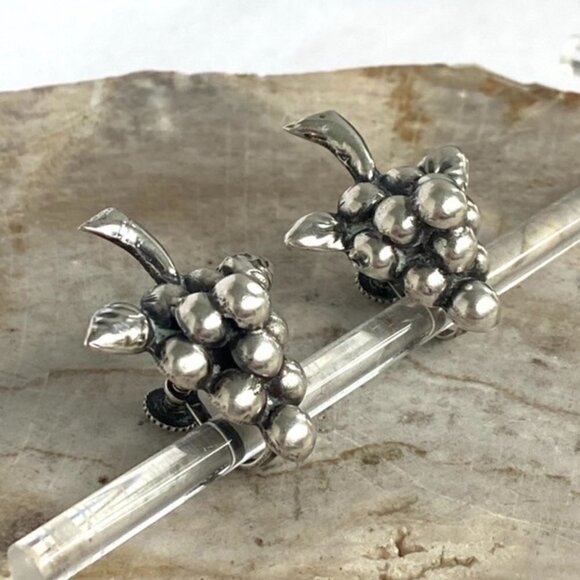 VTG Sterling Silver 925 Mexico Grapes Bunch Fruit Figural Screw Back Earrings - Picture 6 of 15
